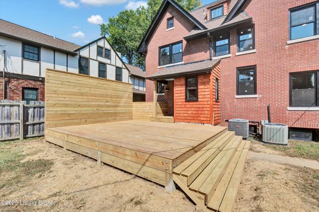 2436 Broadmeade Rd, Louisville, KY 40205