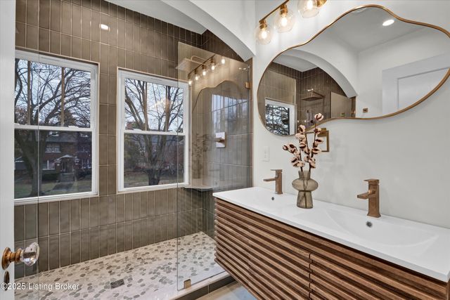 2436 Broadmeade Rd, Louisville, KY 40205