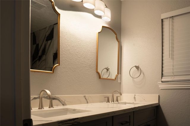 2921 Oak Drive, Dickinson, TX 77539