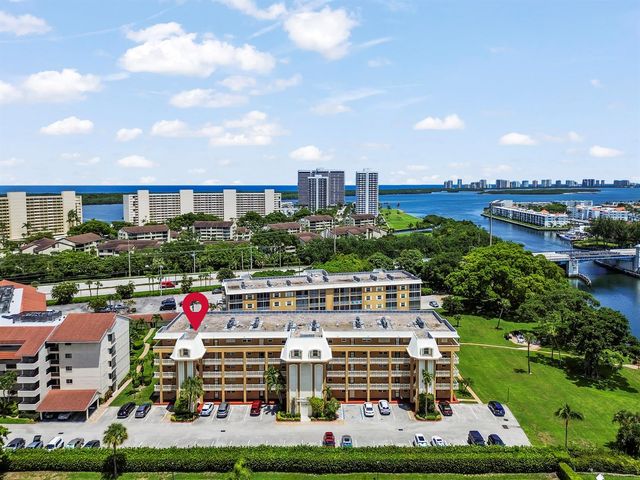 308 Golfview Road 101, North Palm Beach, FL 33408