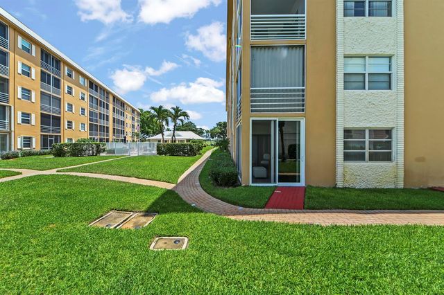 308 Golfview Road 101, North Palm Beach, FL 33408