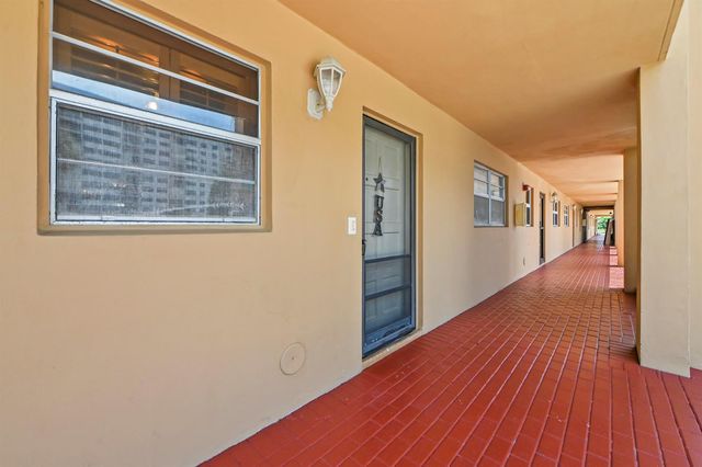 308 Golfview Road 101, North Palm Beach, FL 33408