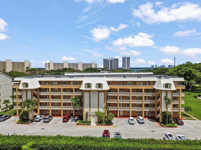 308 Golfview Road 101, North Palm Beach, FL 33408
