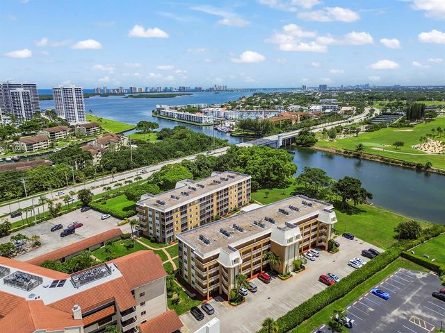308 Golfview Road 101, North Palm Beach, FL 33408