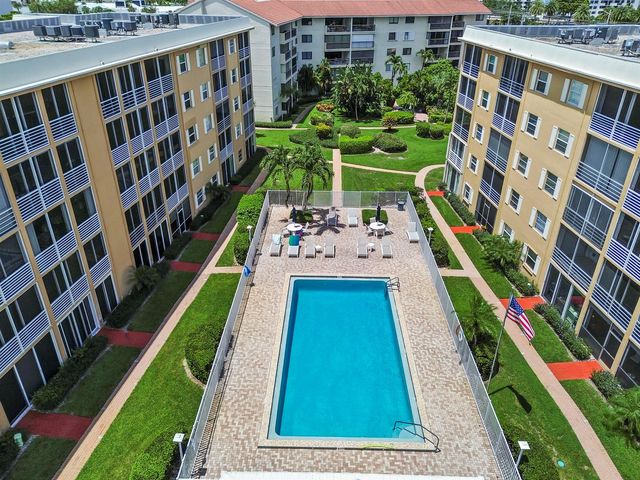 308 Golfview Road 101, North Palm Beach, FL 33408