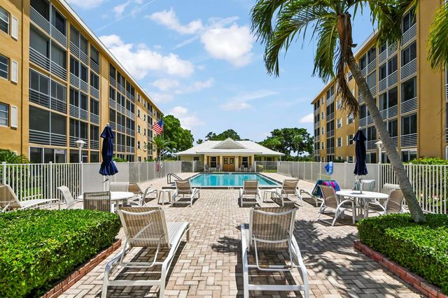 308 Golfview Road 101, North Palm Beach, FL 33408