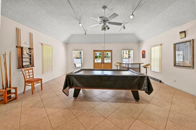 308 Golfview Road 101, North Palm Beach, FL 33408