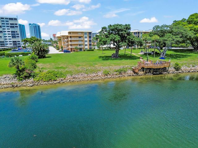 308 Golfview Road 101, North Palm Beach, FL 33408