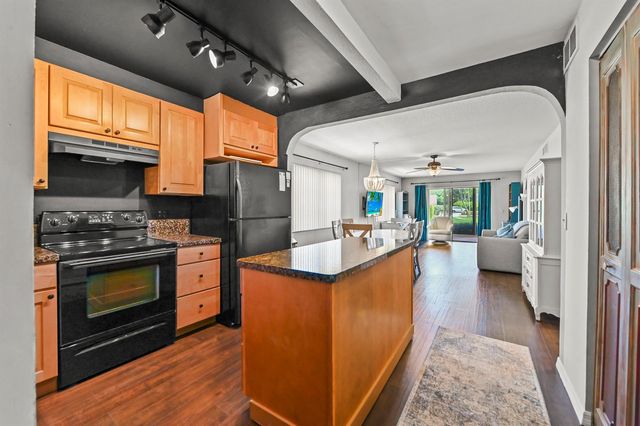 308 Golfview Road 101, North Palm Beach, FL 33408