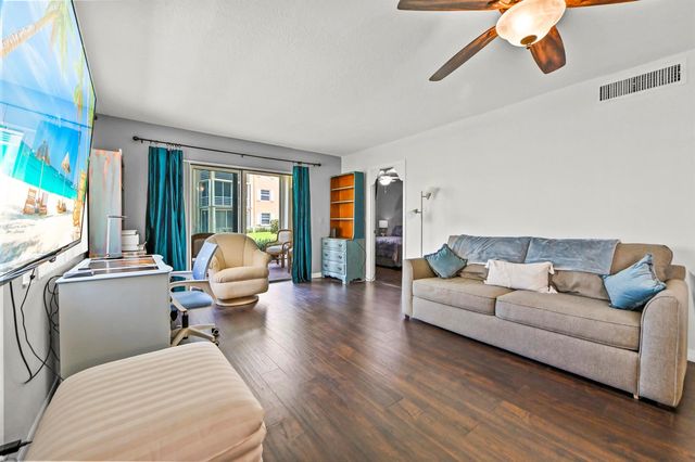 308 Golfview Road 101, North Palm Beach, FL 33408