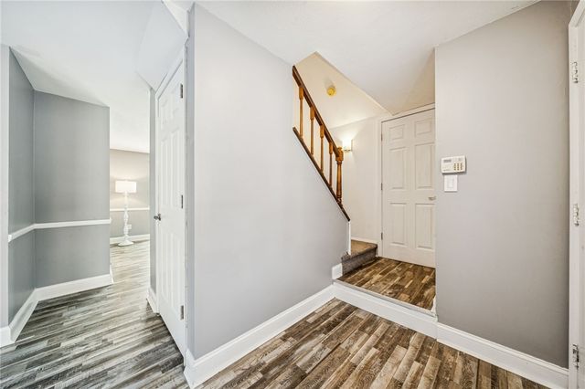 123 Penn Crest Dr, White Oak, PA 15131