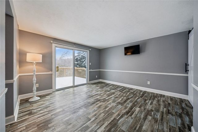 123 Penn Crest Dr, White Oak, PA 15131