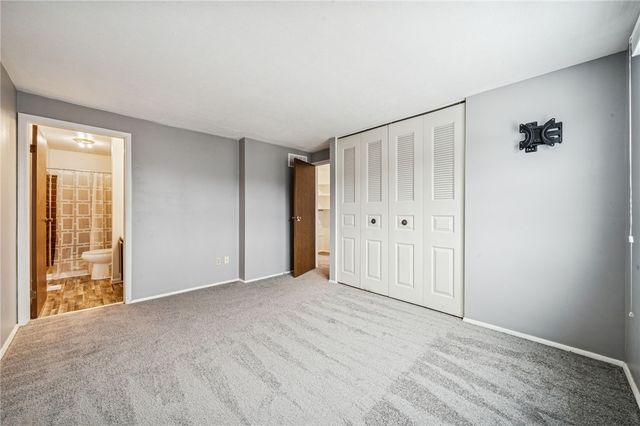 123 Penn Crest Dr, White Oak, PA 15131