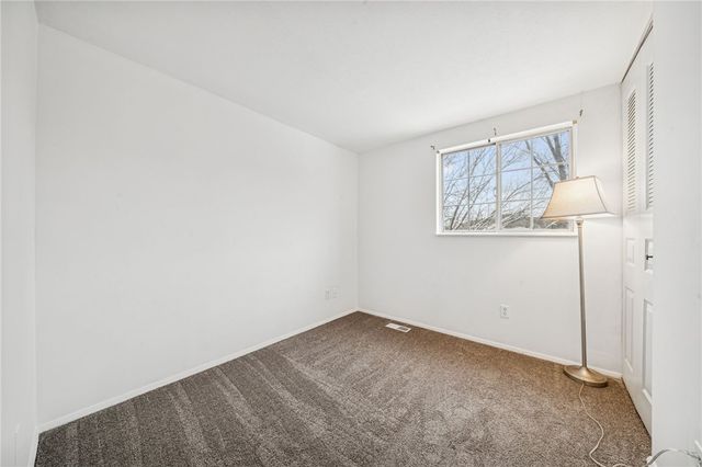 123 Penn Crest Dr, White Oak, PA 15131