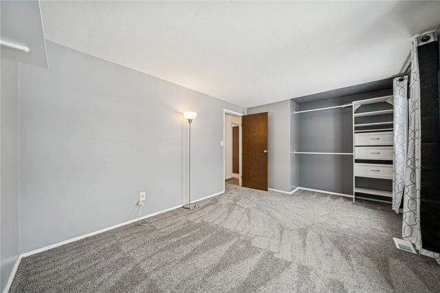 123 Penn Crest Dr, White Oak, PA 15131