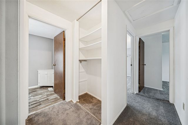 123 Penn Crest Dr, White Oak, PA 15131