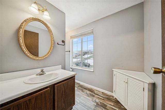 123 Penn Crest Dr, White Oak, PA 15131