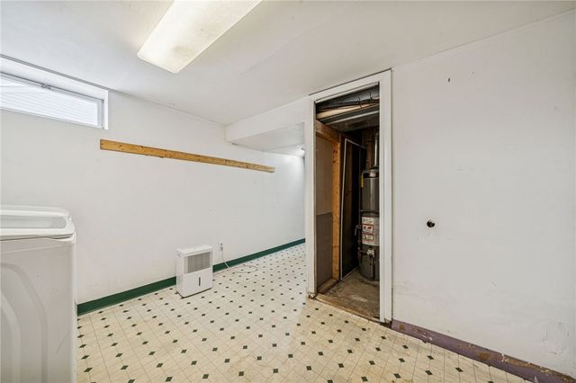 123 Penn Crest Dr, White Oak, PA 15131