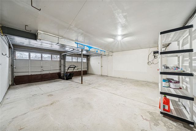 123 Penn Crest Dr, White Oak, PA 15131