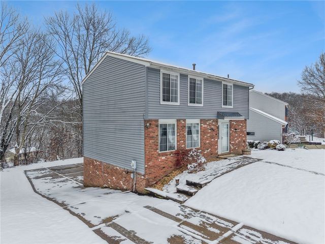 123 Penn Crest Dr, White Oak, PA 15131