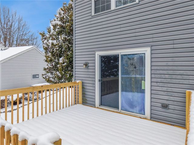 123 Penn Crest Dr, White Oak, PA 15131