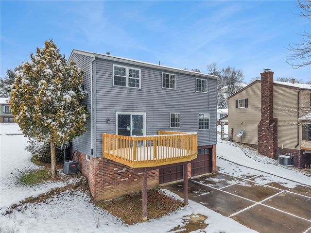 123 Penn Crest Dr, White Oak, PA 15131