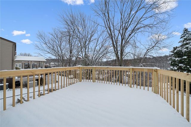 123 Penn Crest Dr, White Oak, PA 15131