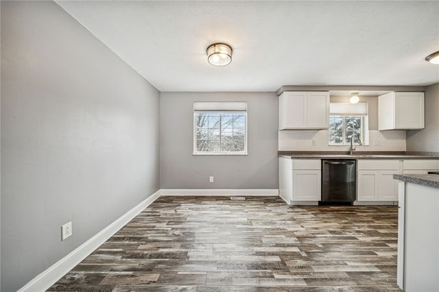 123 Penn Crest Dr, White Oak, PA 15131