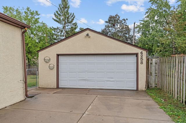 4258 Islemount Place, Robbinsdale, MN 55422