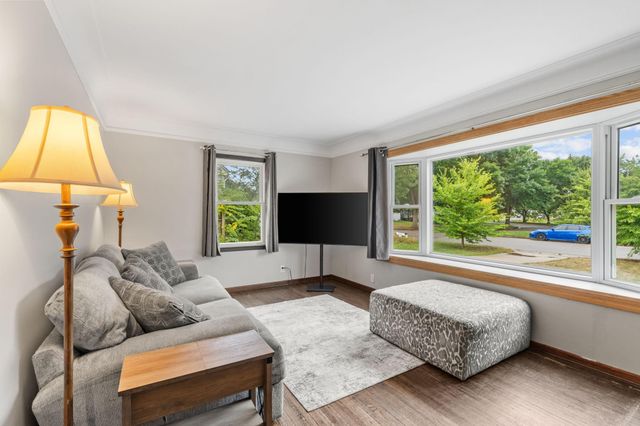 4258 Islemount Place, Robbinsdale, MN 55422