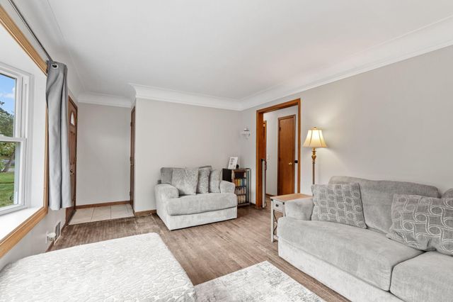 4258 Islemount Place, Robbinsdale, MN 55422