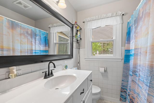 4258 Islemount Place, Robbinsdale, MN 55422
