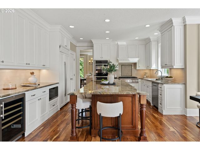 13056 KNAUS Rd, Lake Oswego, OR 97034