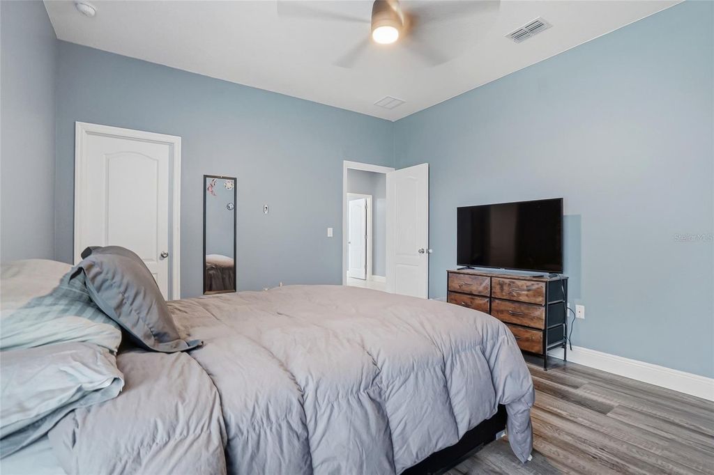 Image 37 of property listing at 11174 MARVELWOOD ROAD, Weeki Wachee, FL 34614