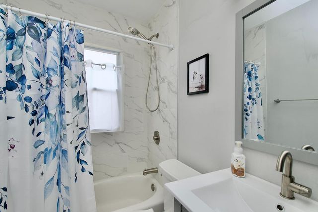 1702 LANG PL NE, Washington, DC 20002