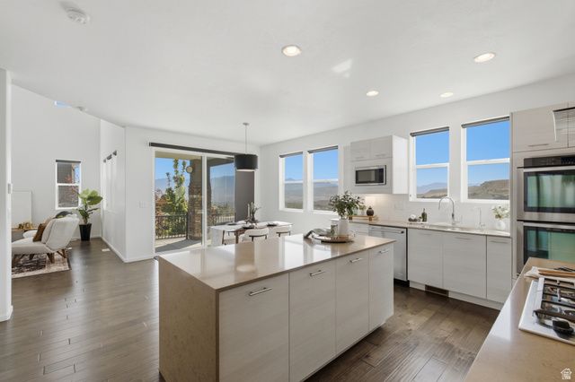 5039 AMBERMONT DR, Herriman, UT 84096