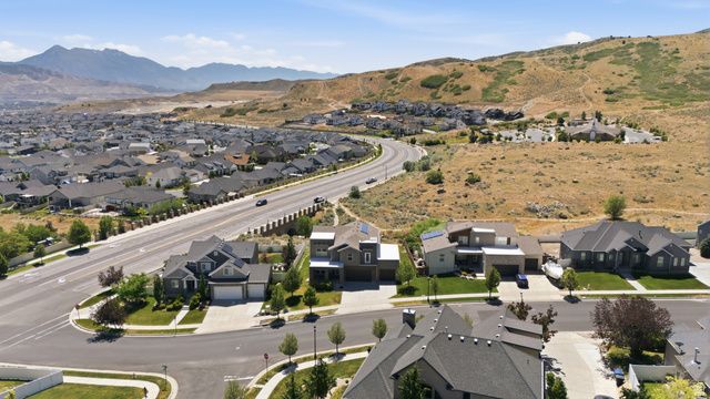 5039 AMBERMONT DR, Herriman, UT 84096