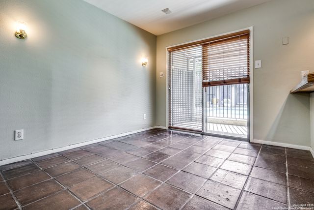 102 Vassar Ln Apt 4, San Antonio, TX 78212