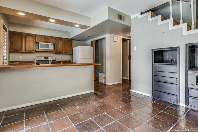 102 Vassar Ln Apt 4, San Antonio, TX 78212