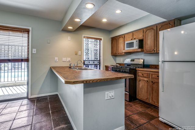 102 Vassar Ln Apt 4, San Antonio, TX 78212