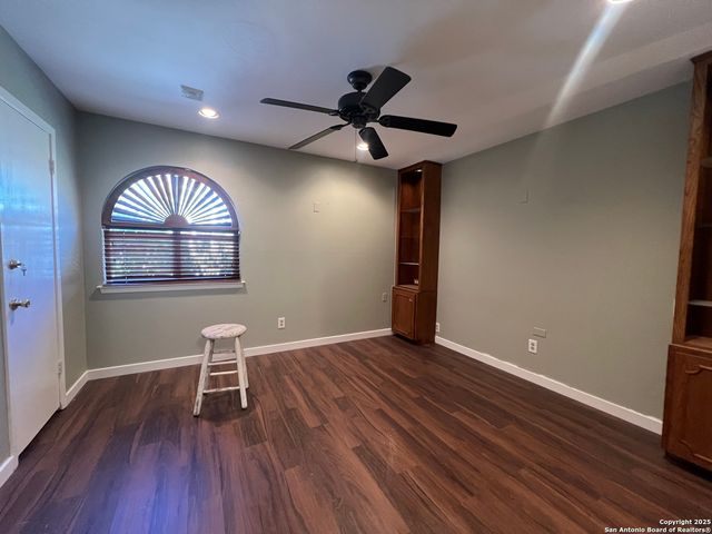 102 Vassar Ln Apt 4, San Antonio, TX 78212