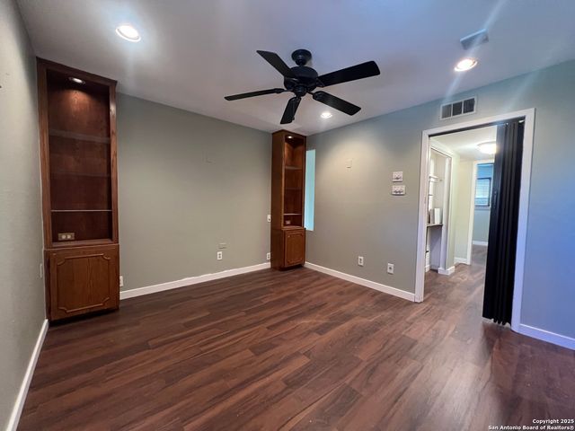 102 Vassar Ln Apt 4, San Antonio, TX 78212