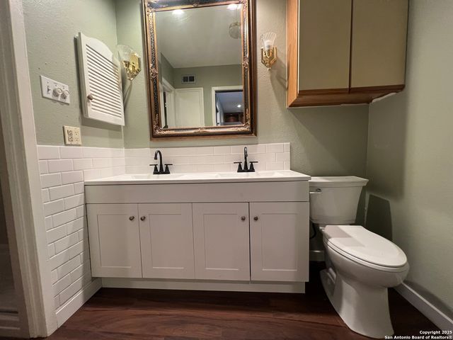 102 Vassar Ln Apt 4, San Antonio, TX 78212