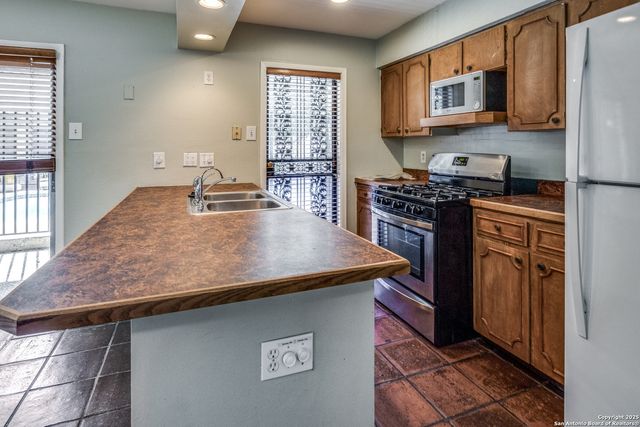 102 Vassar Ln Apt 4, San Antonio, TX 78212