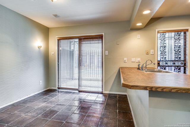 102 Vassar Ln Apt 4, San Antonio, TX 78212