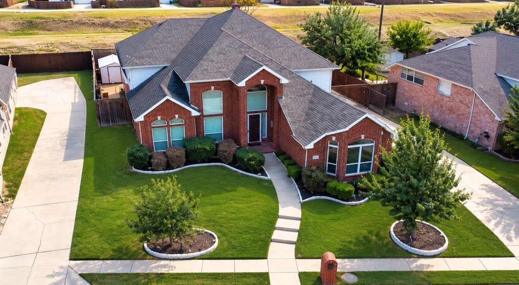 3832 Leon Drive, Carrollton, TX 75010 — exterior