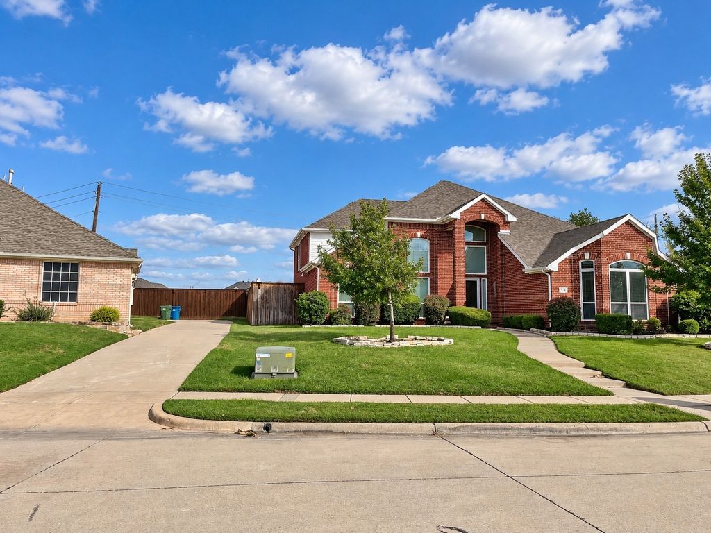 3832 Leon Drive, Carrollton, TX 75010 — photo 2