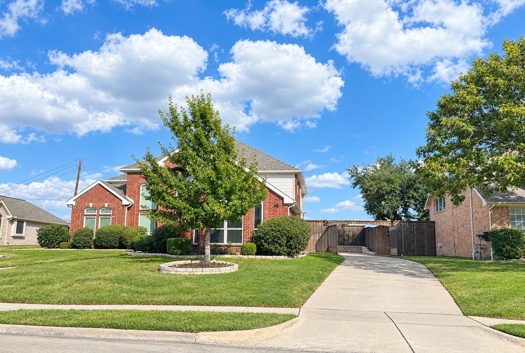 3832 Leon Drive, Carrollton, TX 75010 — photo 3