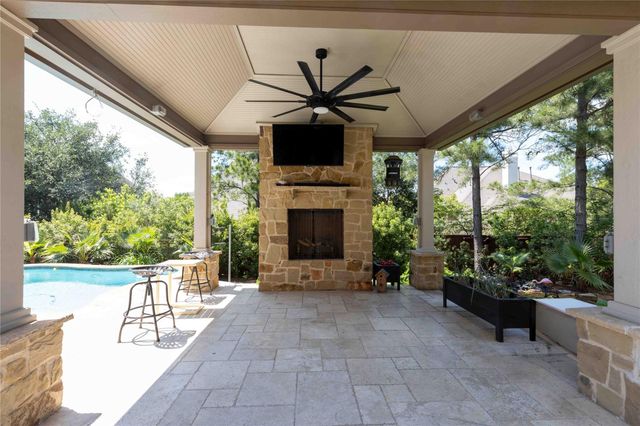 6 Canopy Green Drive, Tomball, TX 77375