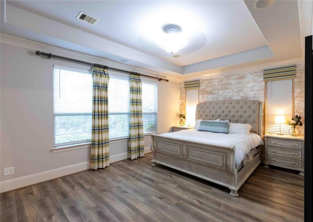6 Canopy Green Drive, Tomball, TX 77375